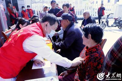家門口的健康義診 居民“看病”真方便，健康咨詢零距離